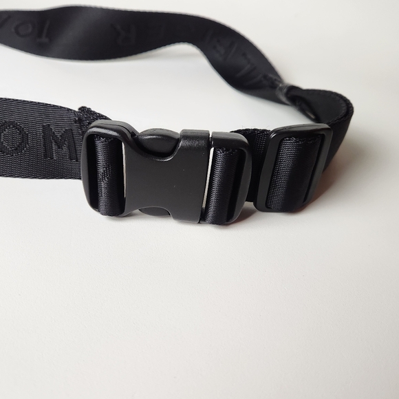 Tommy Hilfiger Zippered Fanny Pack - Picture 6 of 6